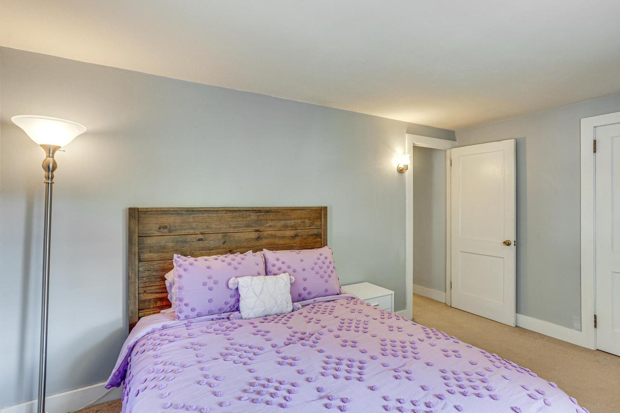 Holiday home Updated Retreat About 10 Mi To Hersheypark!